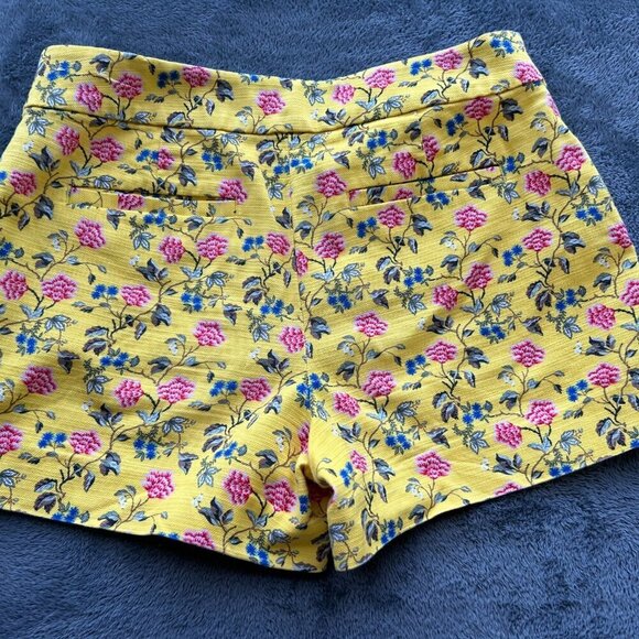 Loft Women's Yellow Floral Shorts Size 8 NWOT - Picture 2 of 2